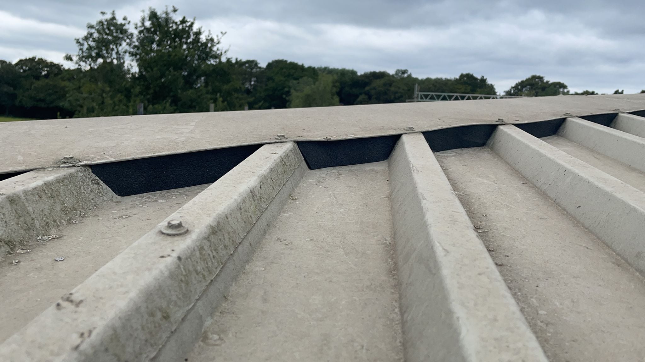 repair work to a warehouse and office roof in Salfords Redhill Surrey