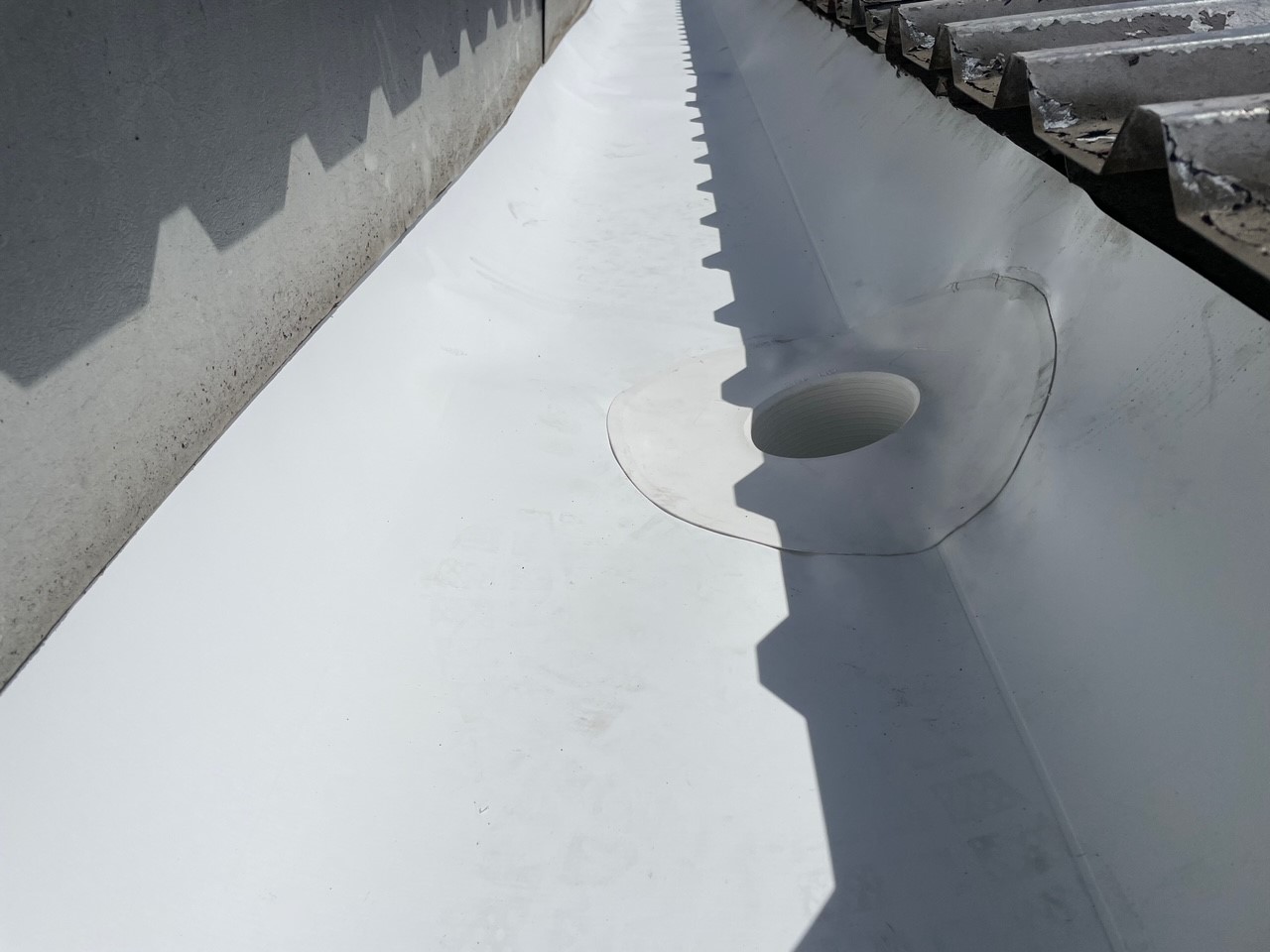 Gutter serving an industrial Unit and workshop in Lewes, East Sussex